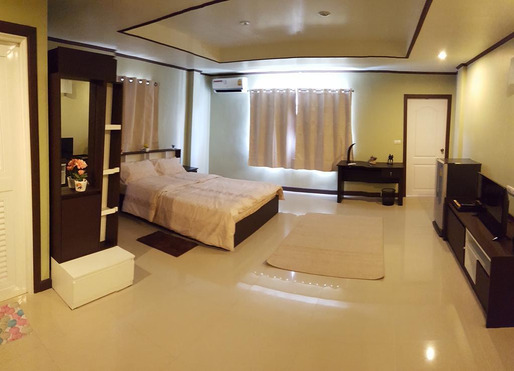 Burnout Guesthouse Pattaya Exterior photo
